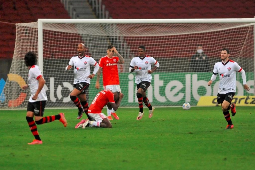 Exclusivo  Com a proximidade da abertura das semifinais da Libertadores, o Internacional enfrenta um dilema desafiador.