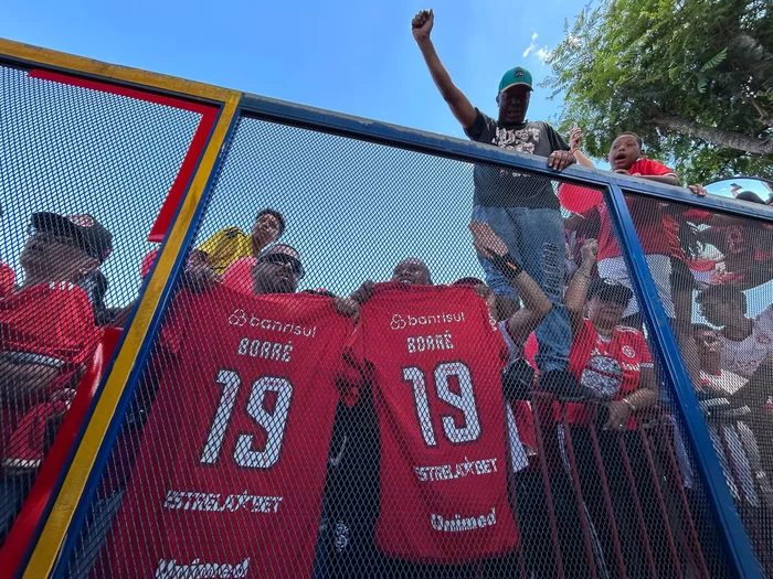 Borré é recebido com festa