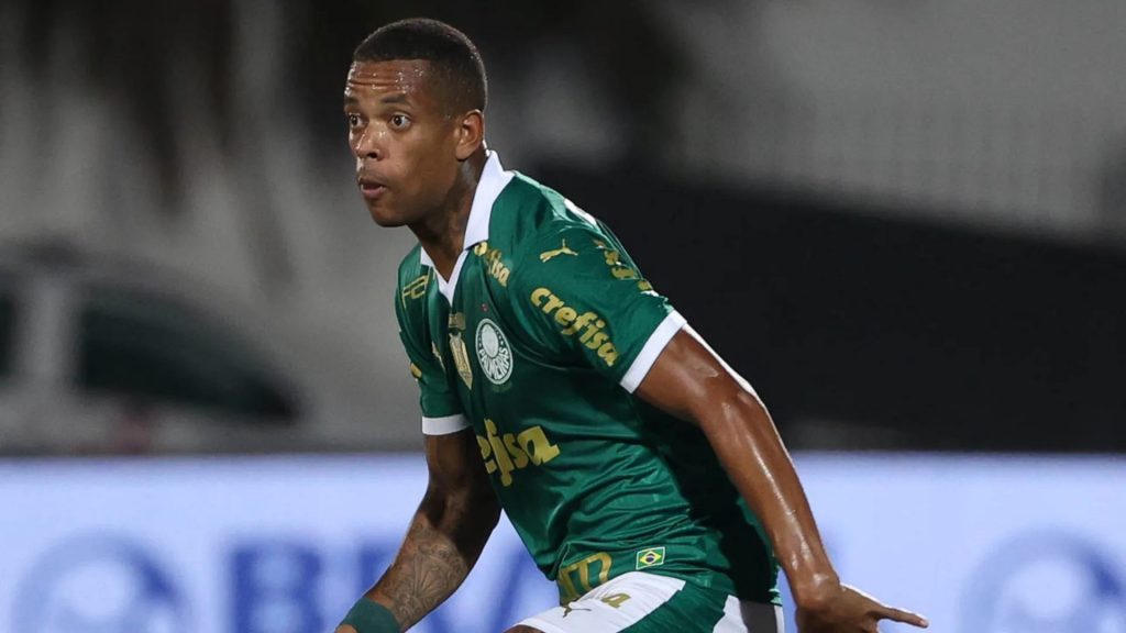 Com o ambiente tenso no Palmeiras