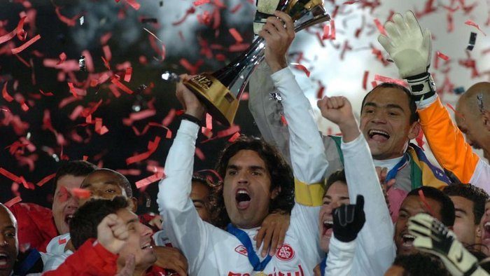 Fernandão ergue a taça em Yokohama Ricardo Duarte / Agencia RBS