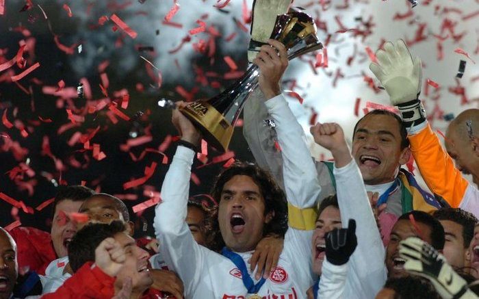 Fernandão ergue a taça em Yokohama Ricardo Duarte / Agencia RBS