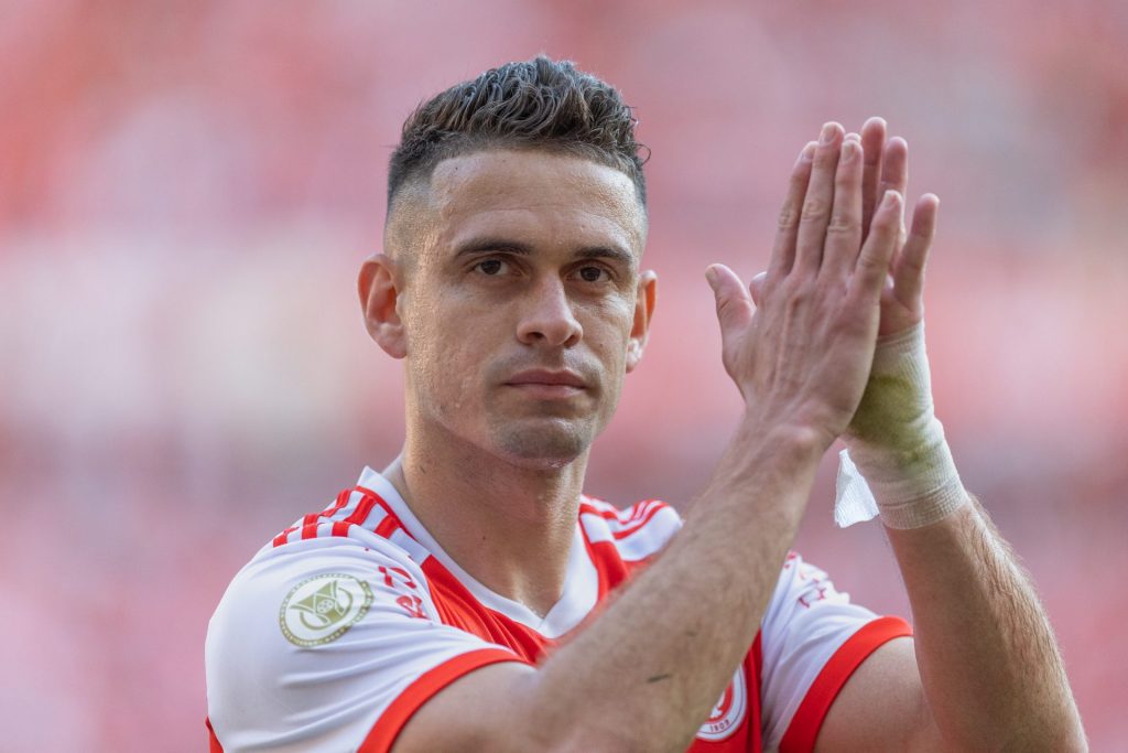 Borré é um dos jogadores que o Colorado tem para o setor. Foto: Liamara Polli/AGIF
