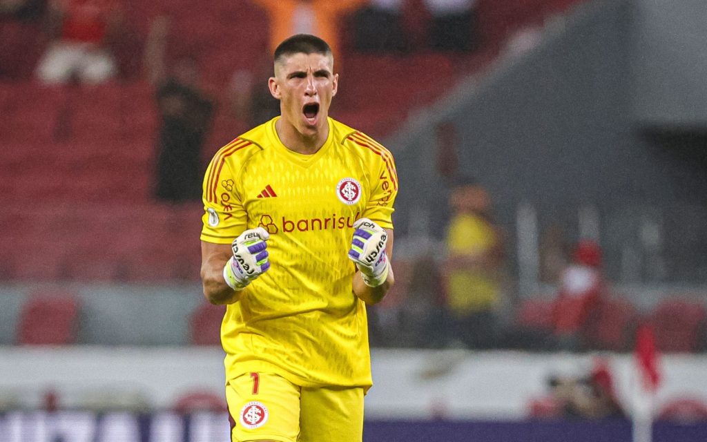 Goleiro Rochet comemorando. Foto: Maxi Franzoi/AGIF Internacional