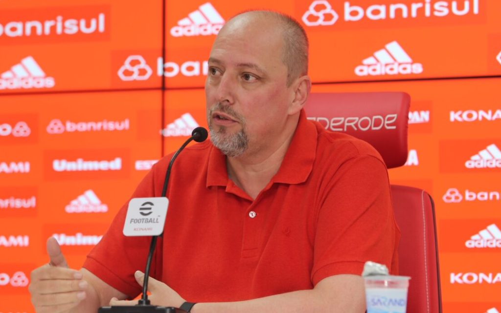 Alessandro Barcellos tenta a contratação. Foto: Ricardo Duarte/SCI