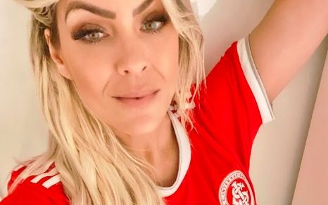Apresentadora comemorou o título. Foto: Instagram/Arquivo pessoal Renata Fan