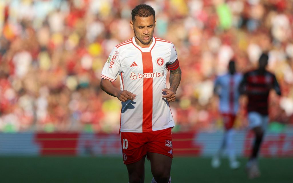 Meia em ação pelo Inter. Foto: Ricardo Duarte/SCI