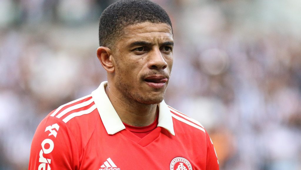 Taison, do Internacional. Foto: Fernando Moreno/AGIF