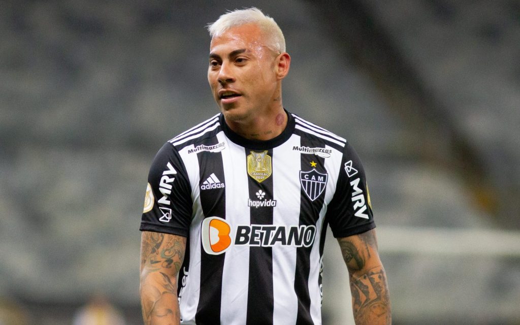Eduardo Vargas agora é alvo de Internacional e Grêmio. Foto: Fernando Moreno/AGIF