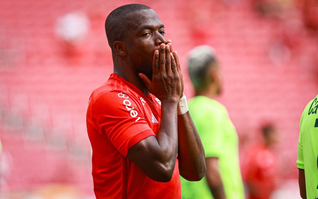 Atacante vem sendo alvo de críticas. Foto: Maxi Franzoi/AGIF