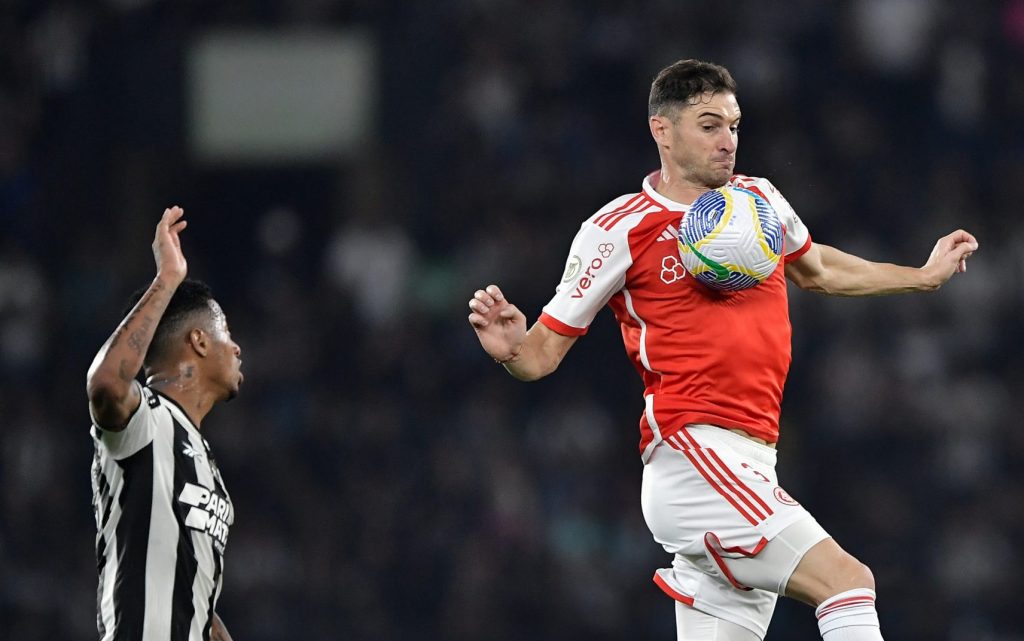 Argentino decepcionou no Inter. Foto: Thiago Ribeiro/AGIF