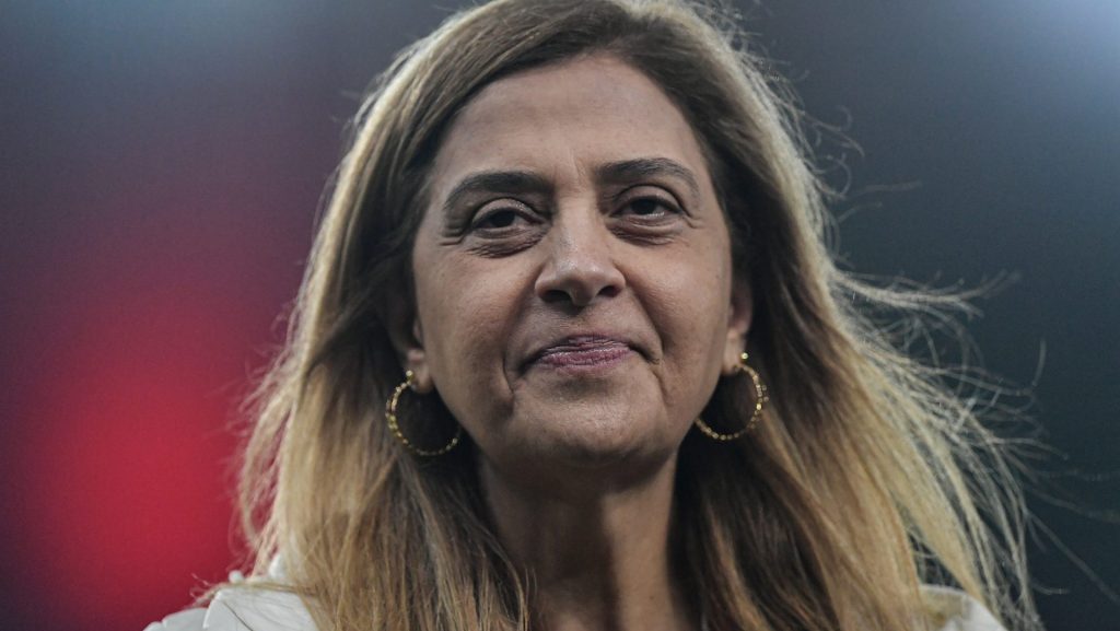 Leila Pereira quer jogador do Internacional. Foto: Thiago Ribeiro/AGIF