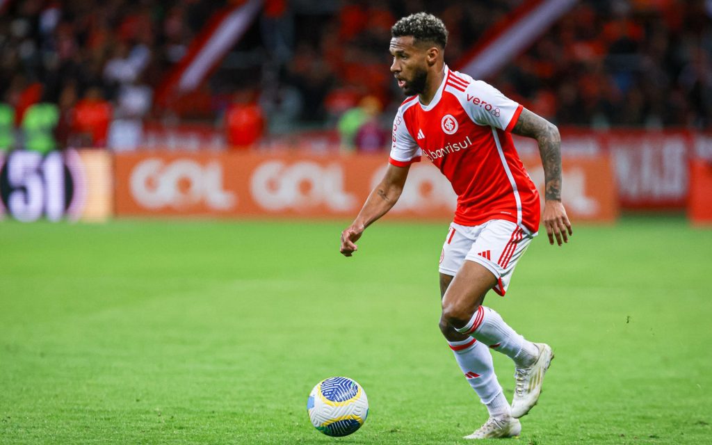 Atacante está perto de deixar o Inter. Foto: Maxi Franzoi/AGIF