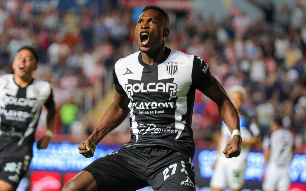 Diber Cambindo atua pelo Necaxa. Foto: IMAGO/Agencia-MexSport