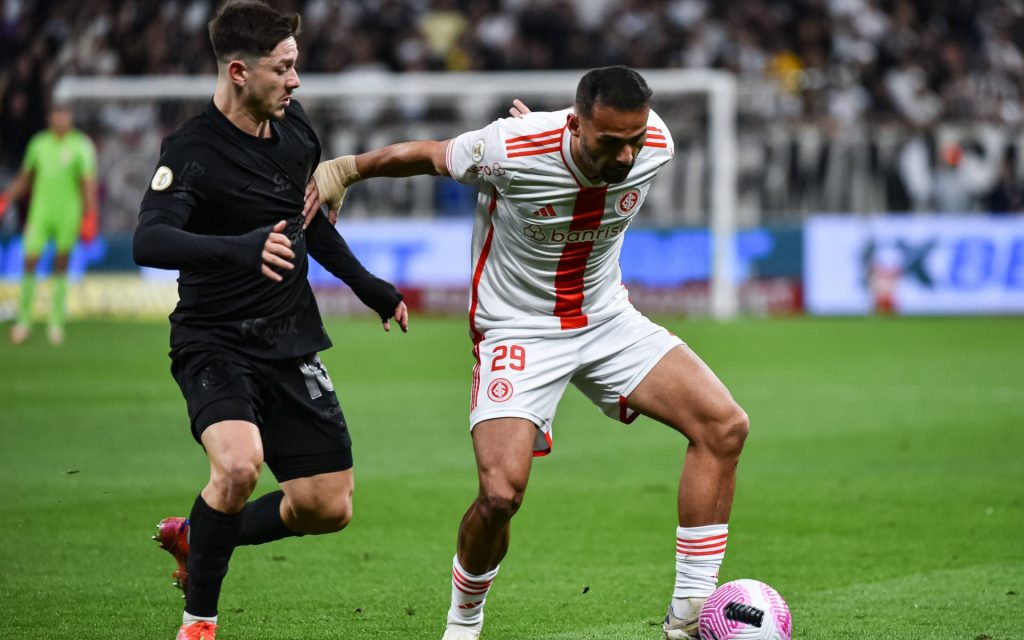 Thiago Maia teve atitude destacada. Foto: Roberto Casimiro/Fotoarena/IMAGO