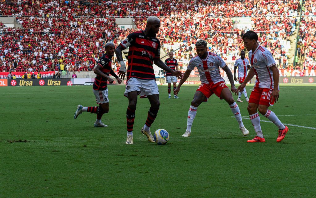 Internacional perdeu para o Flamengo. Foto: Carlos Santtos/Fotoarena/IMAGO