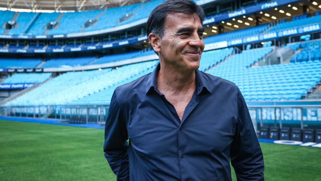 Gustavo Quinteros pode ficar com ex-jogador do Internacional. Foto: Lucas Uebel/Grêmio FBPA