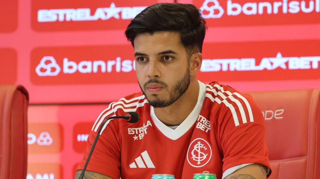 Kaique Rocha se apresentou ao Internacional. Foto Ricardo Duarte/SCI