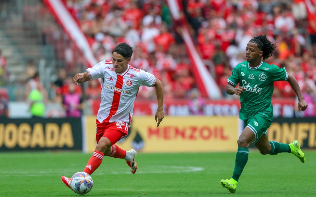 Lateral em ação pelo Inter. Foto: Ricardo Duarte/SCI