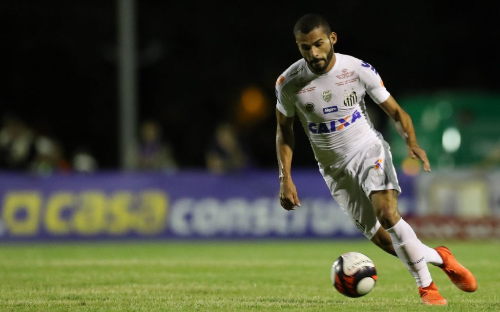Volante está voltando para o Santos. Foto: Marcello Zambrana/AGIF