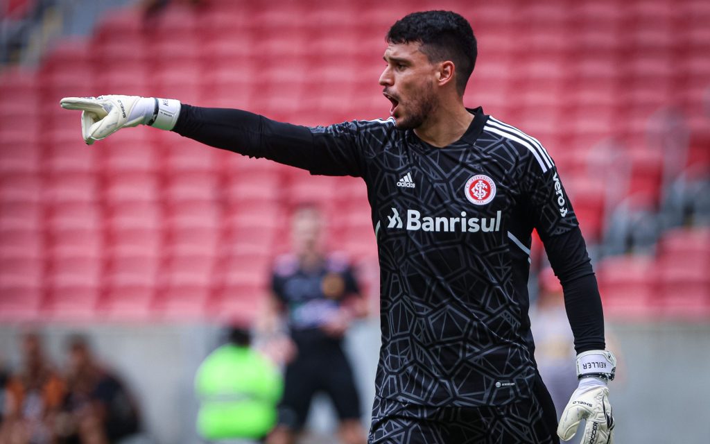 Jogador deixa o Inter em definitivo e vai jogar no Coritiba