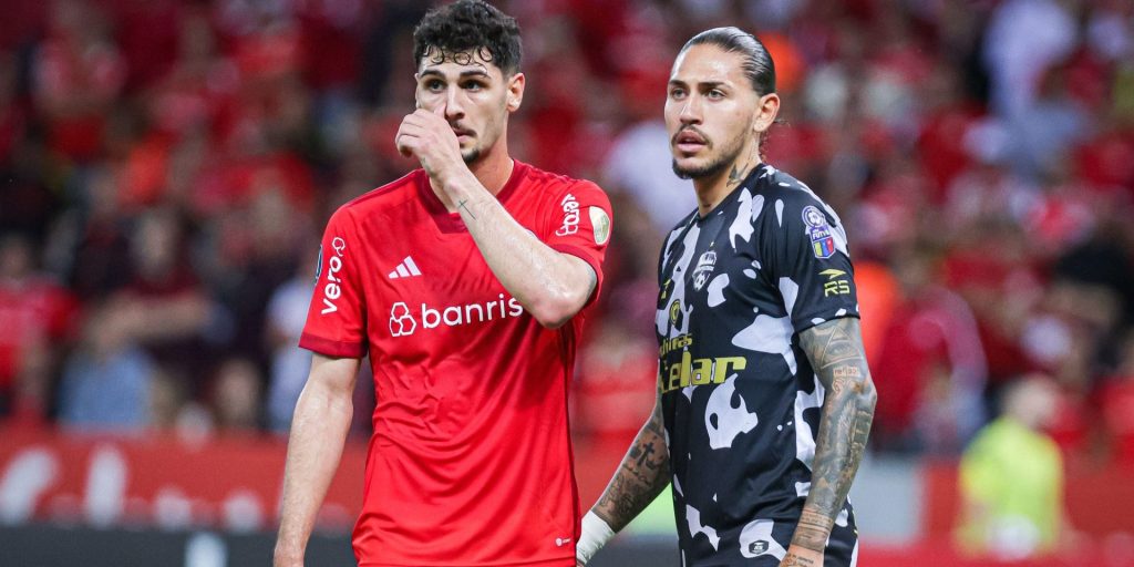 Johnny quando defendia o Inter. Foto: Maxi Franzoi/AGIF
