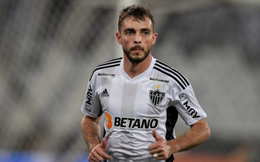 Meia já defendeu o Atlético-MG. Foto: Thiago Ribeiro/AGIF