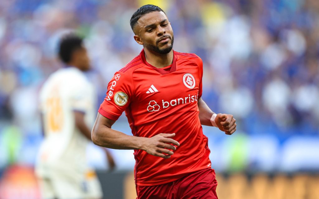 Atacante pediu salário alto. Foto: Gilson Lobo/AGIF