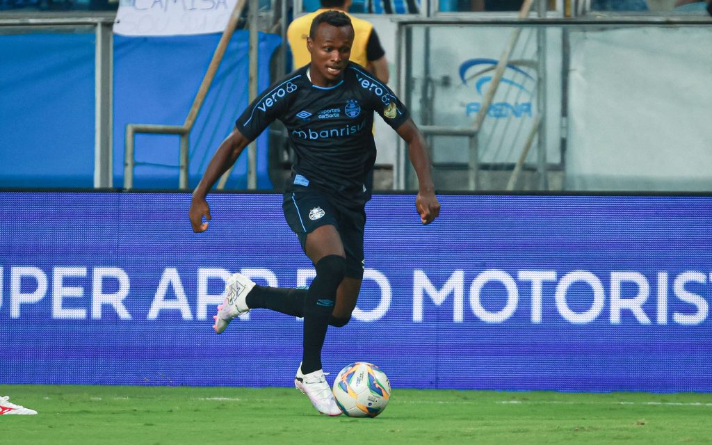 Nathan Fernandes, do Grêmio. Foto: Maxi Franzoi/AGIF