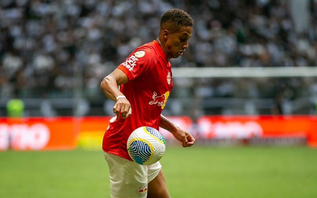 Atacante tem pendência do Bragantino. Foto: Fernando Moreno/AGIF