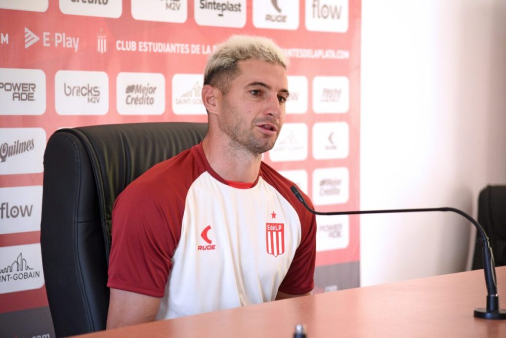 Alario se apresentou ao Estudiantes. Foto: Divulgação/Estudiantes
