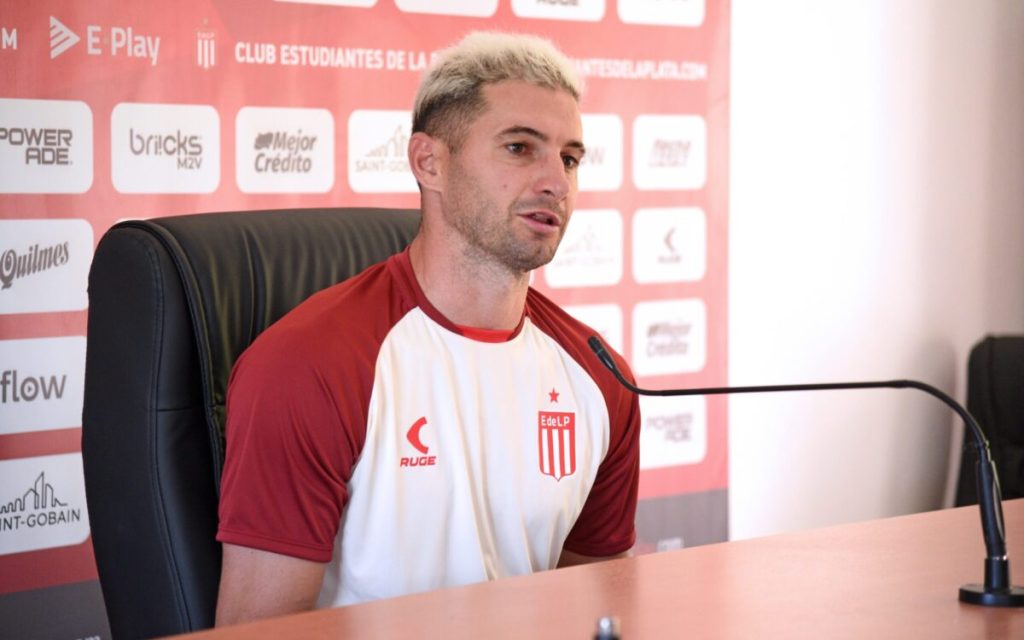 Alario se apresentou ao Estudiantes. Foto: Divulgação/Estudiantes