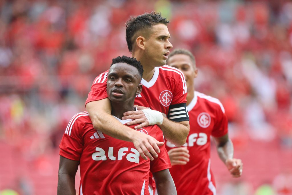 Internacional: Recuperado de lesão, atacante é o novo titular de Roger contra o Vitoria