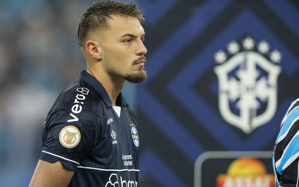 Goleiro deverá ser titular no Gre-Nal. Foto: Pedro H. Tesch/AGIF