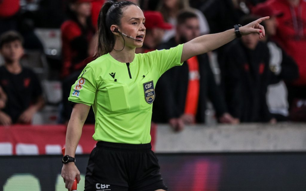 Maíra Mastella Moreira será auxiliar no jogo. Foto: Robson Mafra/AGIF