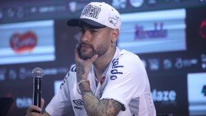 Ex-Internacional pode jogar com Neymar. Foto: Reinaldo Campos/AGIF