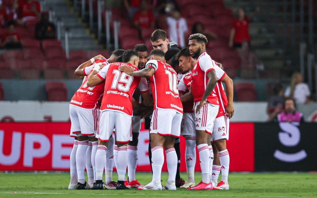 Jogadores do Internacional antes de partida. Foto: Maxi Franzoi/AGIF