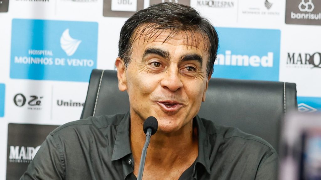 Alvos do Internacional podem jogar com Gustavo Quinteros. Foto: Luiz Erbes/AGIF