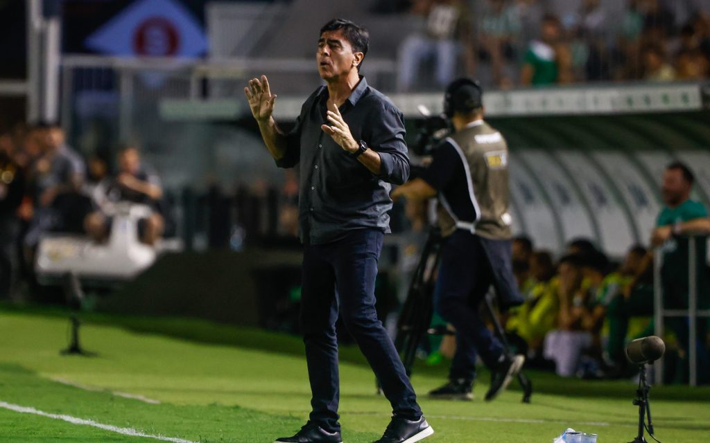 Gustavo Quinteros, técnico do Grêmio. Foto: Luiz Erbes/AGIF