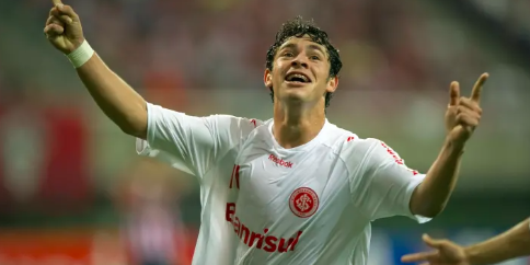 Meia se destacou pelo Inter. Foto: Alfredo Estrella/Getty Images