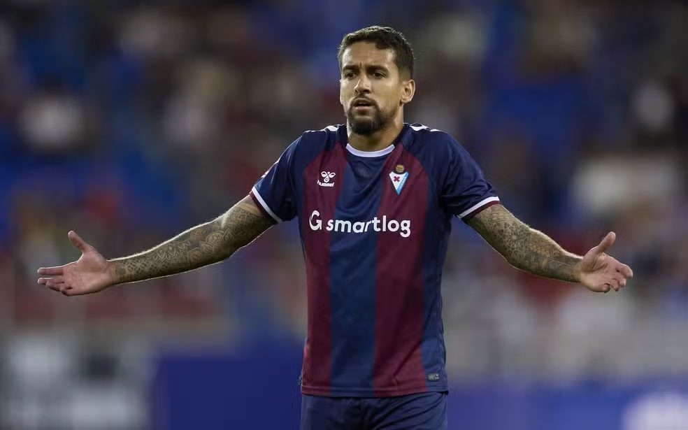 Matheus Pereira defende o Eibar. Foto: Ion Alcoba Beitia/Getty Images