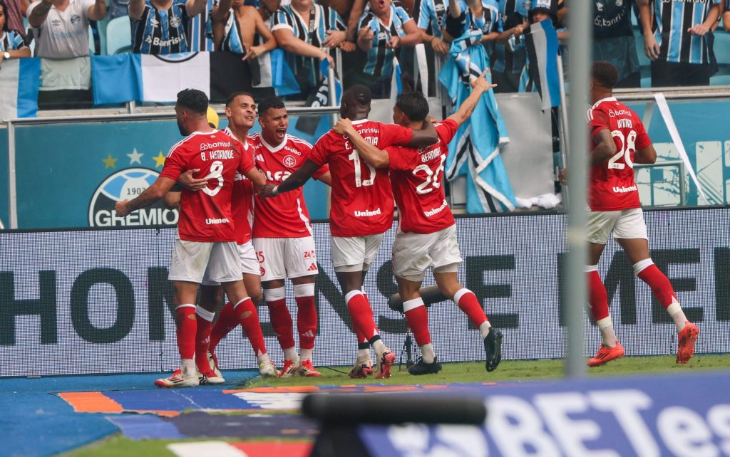Jogadores do Inter comemorando gol contra o Grêmio. Foto: Ricardo Duarte/SCI