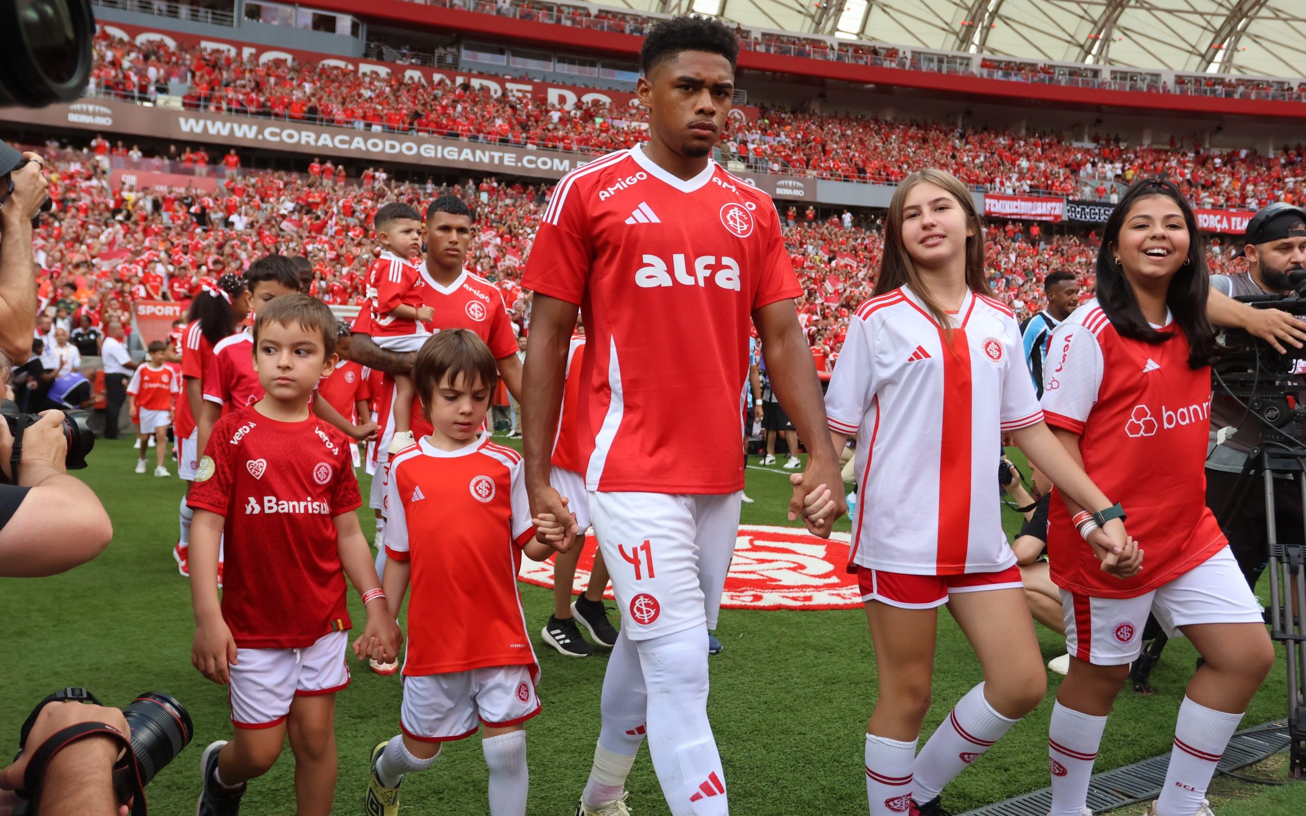 Victor Gabriel entrando em campo. Foto: Ricardo Duarte/SCI Internacional