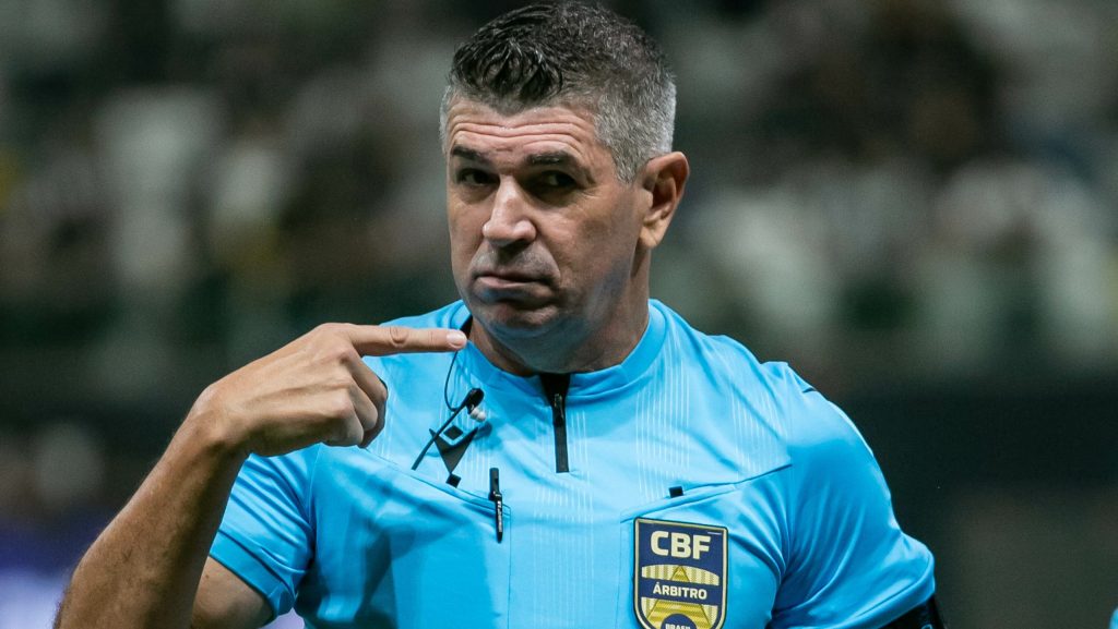 Marcelo de Lima Henrique pode apitar Internacional X Grêmio. Foto: Fernando Moreno/AGIF