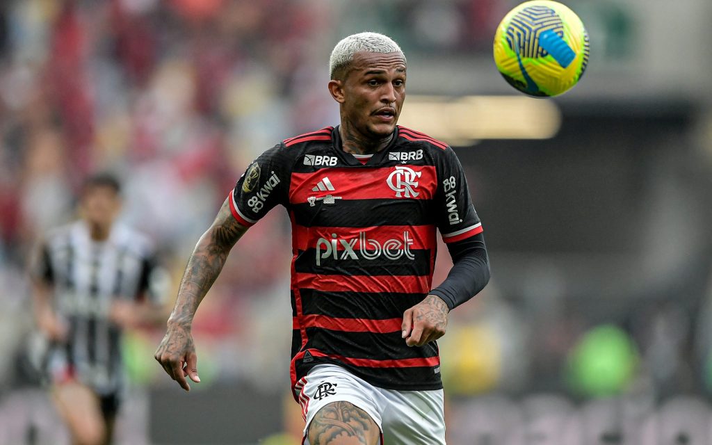 Wesley é dúvida. Foto: Thiago Ribeiro/AGIF