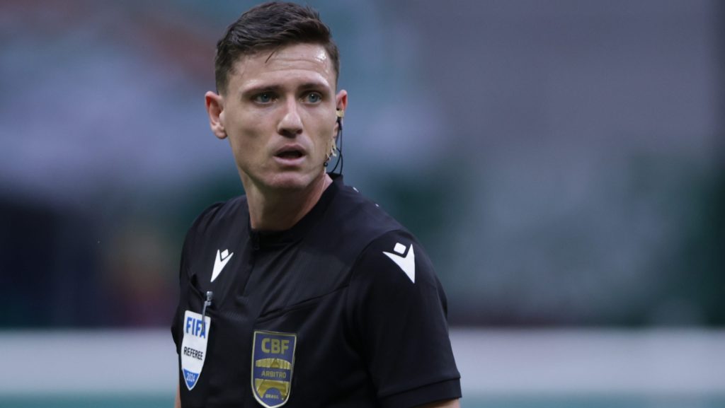 Ramon Abatti apitará Grêmio X Internacional. Foto: Ettore Chiereguini/AGIF