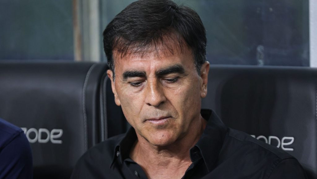 Gustavo Quinteros tem desfalque para Grêmio X Internacional. Foto: Maxi Franzoi/AGIF