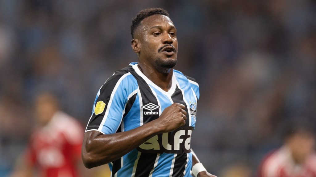 Edenílson durante Grêmio X Internacional. Foto: Liamara Polli/AGIF