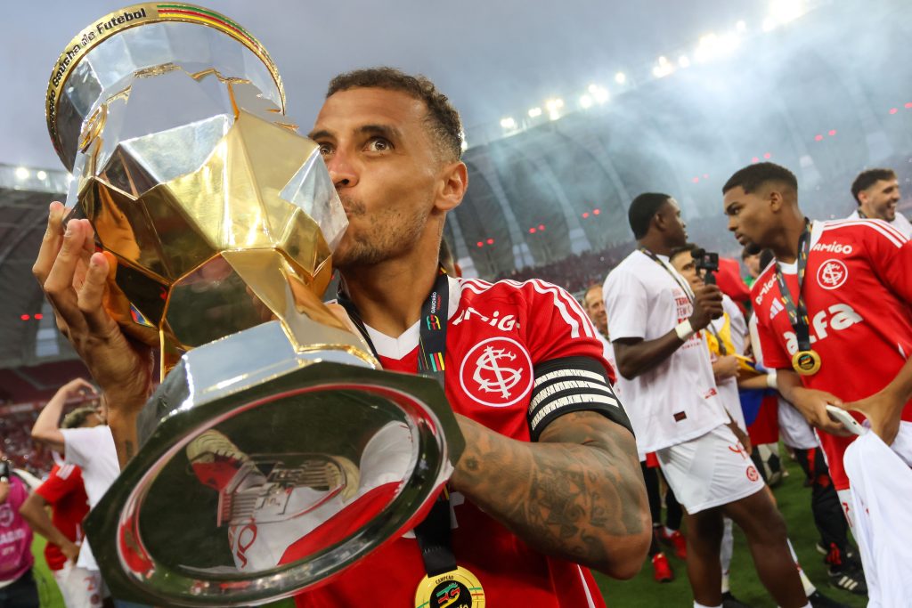 Alan Patrick, do Internacional e a taça do Gauchão.