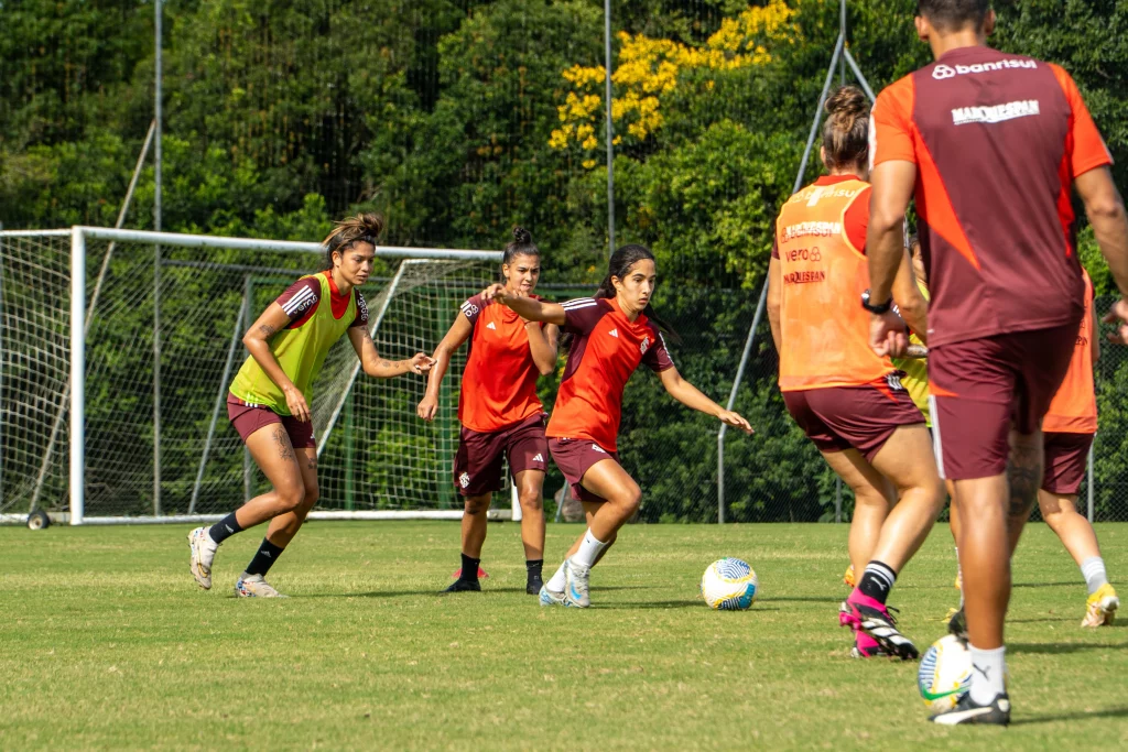 Concentração e talento marcam o time feminino do Internacional. Foto: Lara Vantzen/SCI