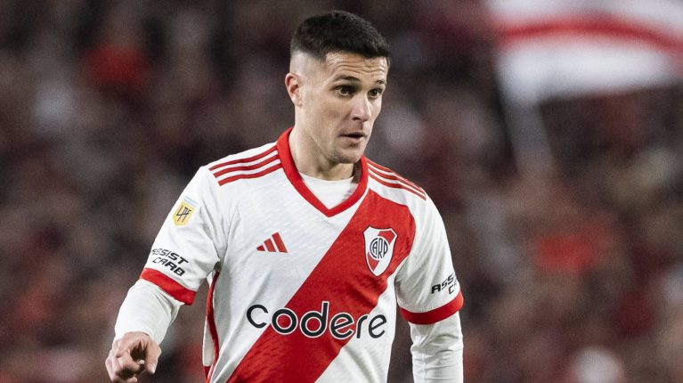 Ex-Internacional, Bustos defende o River Plate. Foto: IMAGO